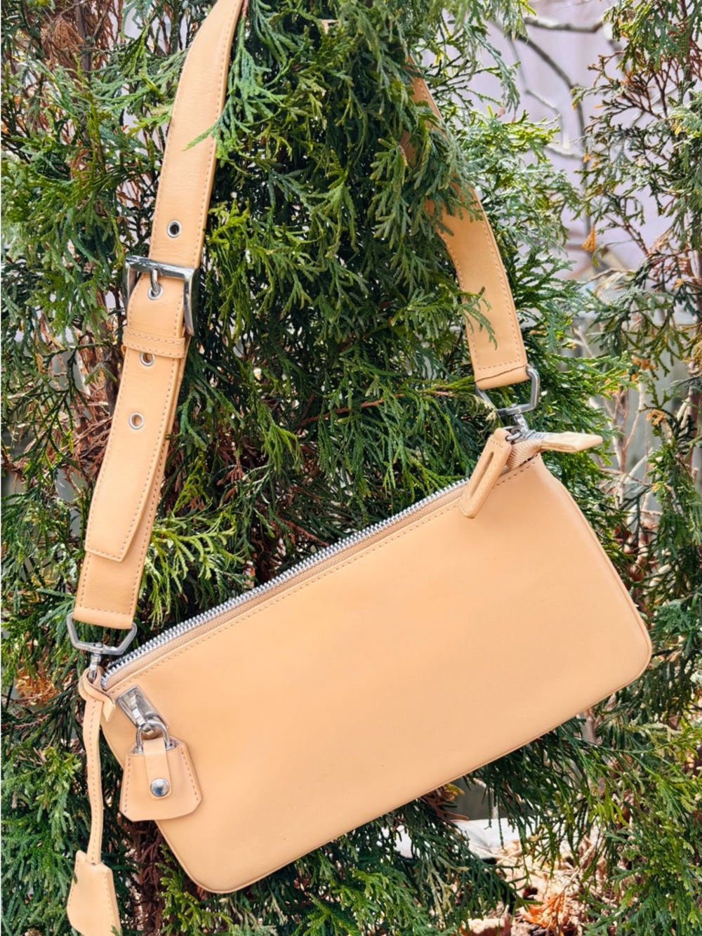 Cream Leather Shoulder Bag with Adjustable Strap and Silver Hardware